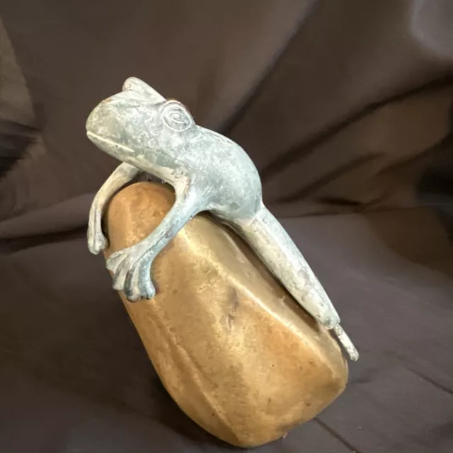 Vtg Bronze Patina Brass Tree Frog on Rock Statue Sculpture Paperweight Figurine