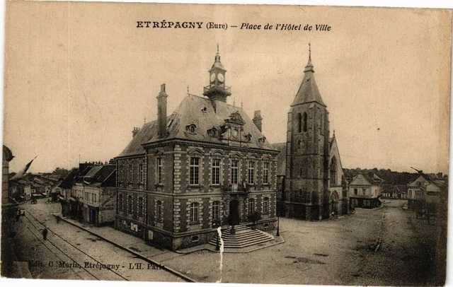 CPA ÉTRÉPAGNY Place de l'Hotel de Ville (182575)