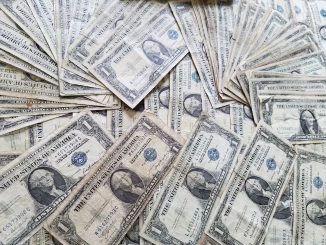 ONE (1) Well Circulated $1 Silver Certificates Note 1935 1957 - Old US Currency