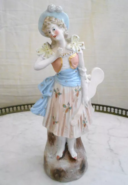 Magnifique Figurine Biscuit Jeune Femme Tenant Un Violon