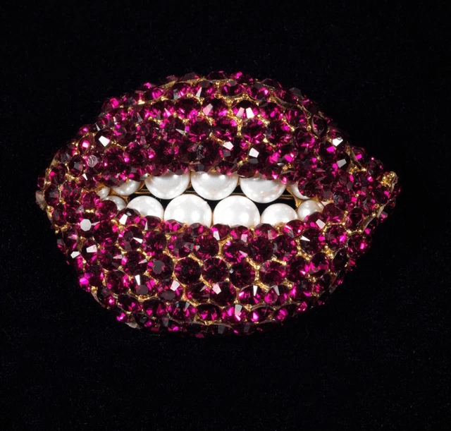 Broche Bouche Dali - Inspiration Joies 2001 Et Muse Amanda Lear - Lèvres Rouges En Laiton - Occasion
