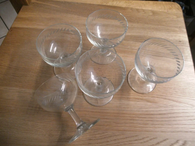 3 + 1 Eierlikörgläser Gläser DDR Muster EUR 14,00