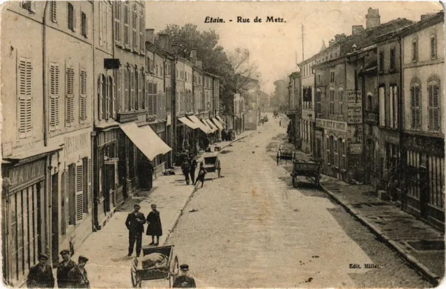 CPA Etain-Rue de Metz (232177)