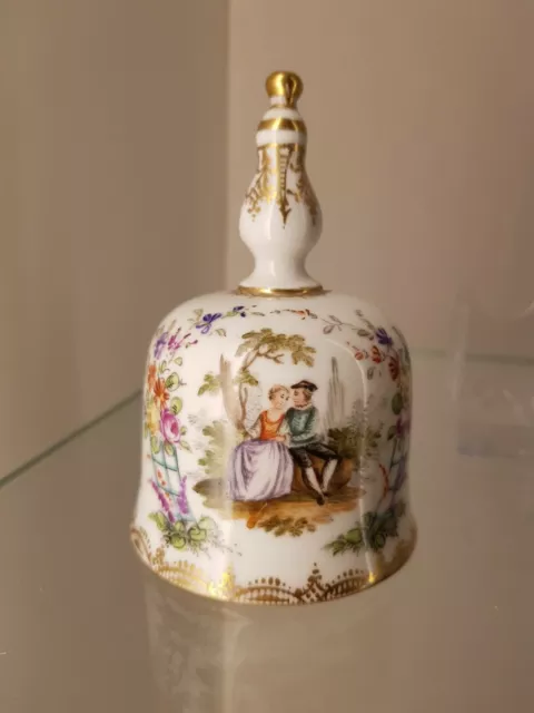 Tischglocke mit Watteau-Szenen / A table bell with courting scenes, wohl Dresden