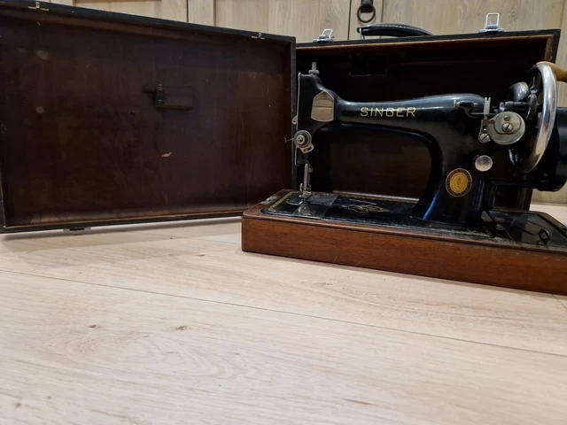 Table D'échecs Sur Pied SINGER - Plateau Marqueterie Et Pied Machine à Coudre