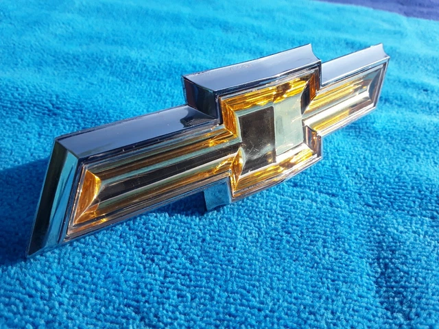 Nos Gm 1973-74 Nova Grille Bowtie Emblem Front Chevy 73 1974 Gold Grill Original