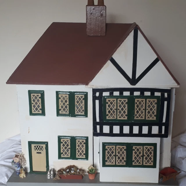 VINTAGE DOLLS HOUSE. Collector's item. Includes furniture as pictured