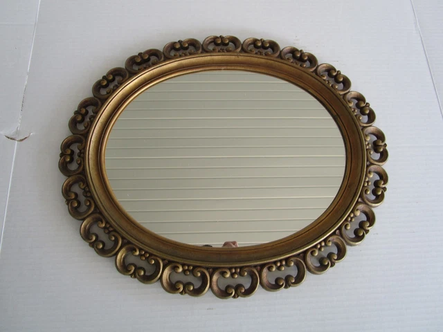 Espejo de pared ovalado de colección dardos siroco Hollywood Regency adornado década de 1970 17,5""T