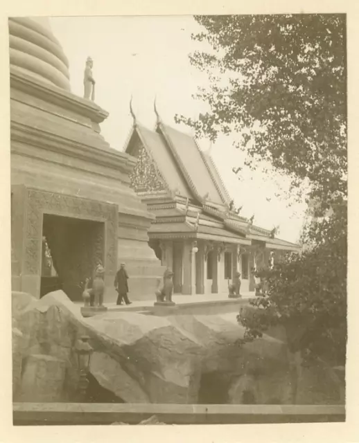 France, Paris, Pavillon de Cambodge, le Pnôm Vintage silver print. Exposition Un