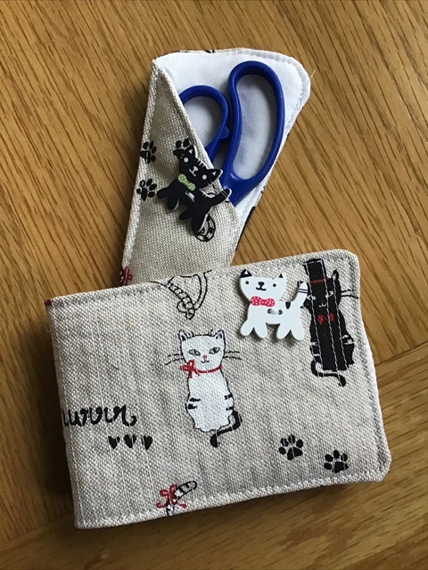 ÚNICA AGUJA DE COSER + ESTUCHE DE TIJERA GATOS NEGROS AFORTUNADOS CON AMOR Botón Gato