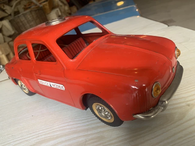 Lot de 2 RENAULT? une Dauphine et une Frégate