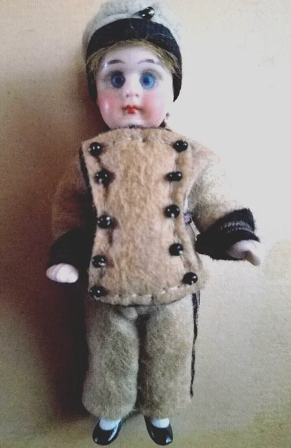 1 POUPEE ANCIENNES porcelaine ARTICULEE *CHAUFFEUR* 1 bisque googly ...