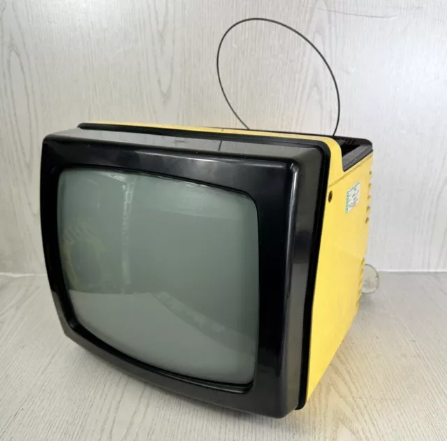 Vintage gelb Sanyo Super 12"" tragbares Fernsehmodell 12-T234 Retro Requisite