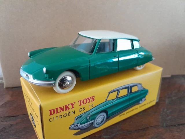 Dinky Toys 24CP Citroen DS 19 avec pare-brise, lunette et glaces