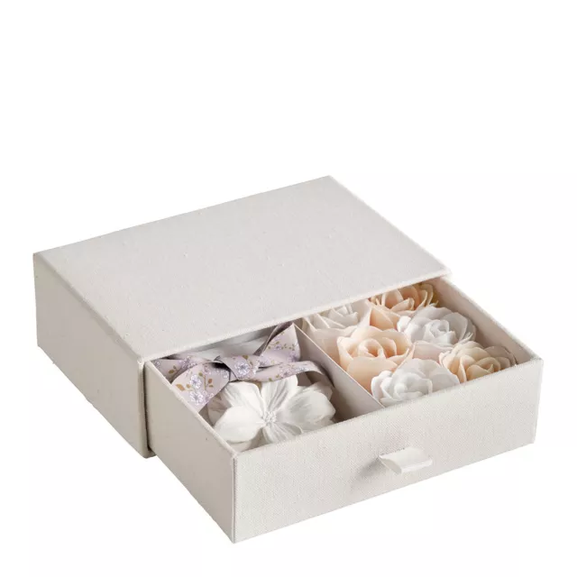 Mathilde M scatola regalo 12 rose  in fogli  sapone 1 decoro in gesso profumato