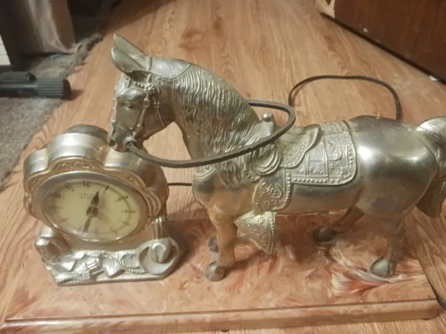 Vintage United Clock Horse Mantle/Shelf Clock time piece collectable 2