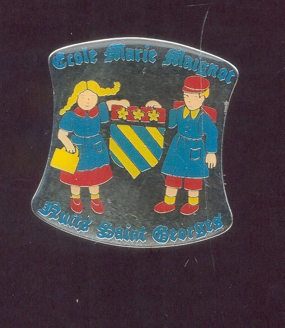 Pins - Ecole Marie Maignot - NUITS SAINT GEORGES - Côte d'Or  (963)