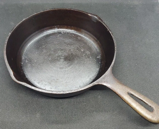 CAST IRON SKILLET 6.25" Made in Taiwan Vintage Cast Iron Cookware Small