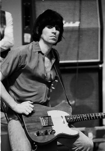 Guitarist Keith Richards of the Rolling Stones during rehearsals i - Old Photo 1