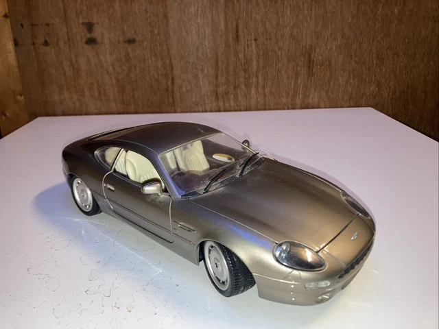 Guiloy 1/18 Scale Diecast 301024B - Aston Martin DB7 #7