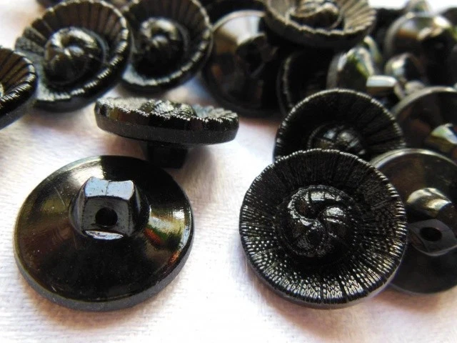 Bouton Ancien En Verre Noir Lustré - Diamètre 32 Mm - Collection Couture - Occasion