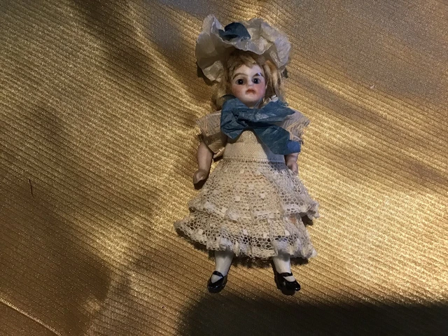 Très belle Poupée ancienne mignonnette marqué 8/0 sur la tête 32