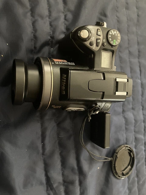 Nikon Coolpix 8800VR Digital Camera - 1 Battery - Charger - 256mb Card Nikon Bag