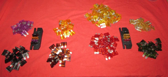 Gros lot de + de 200 fusibles auto/moto