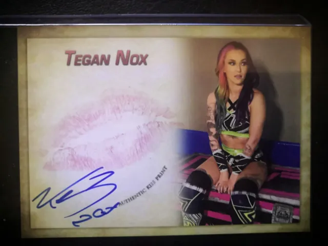 Tegan Nox carte dédicacée kiss card - autographe authentique - WWE nxt smackdown