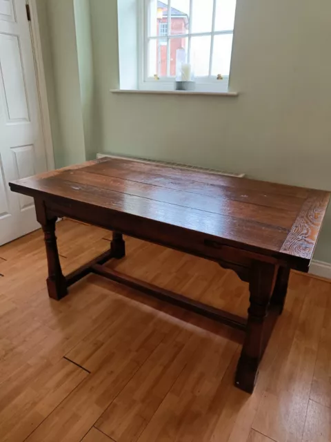 Traditional Solid Oak Dining Table Extends To 236cm With Both Leaves Out.