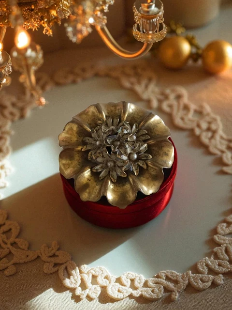 Broche Fantaisie Vintage - Métal Doré - Accessoire Rétro - Occasion
