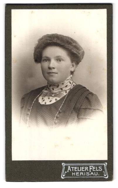Fotografie F. Fels, Herisau, Portrait junge Dame mit moderner Frisur