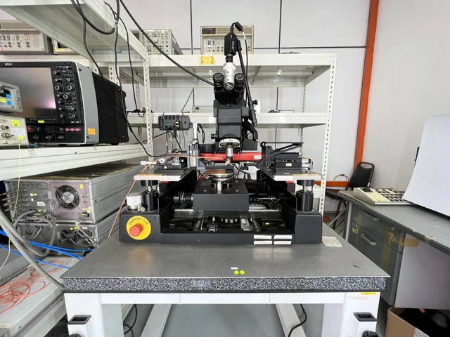 Karl Suss PA 200 with anti vibration table micorwave