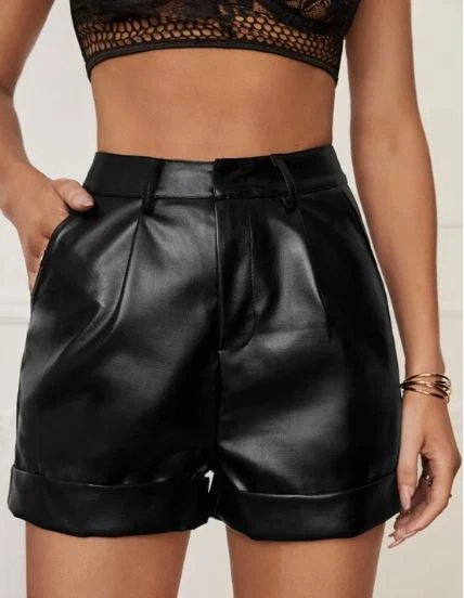 Pantaloncini Donna Short In Finta Pelle Lucida Nera Fashion Con Tasche