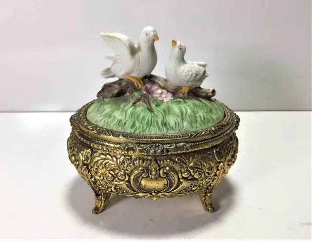 P78 Gold Ormolu Vintage Porcelain Robin Bird Top Japan Made Music Trinket Box