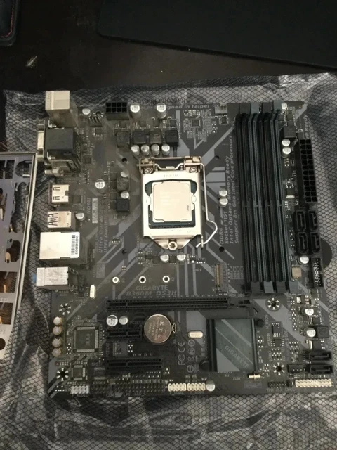 GIGABYTE B360M DS3H i5-8400 IOShield PicClick CA
