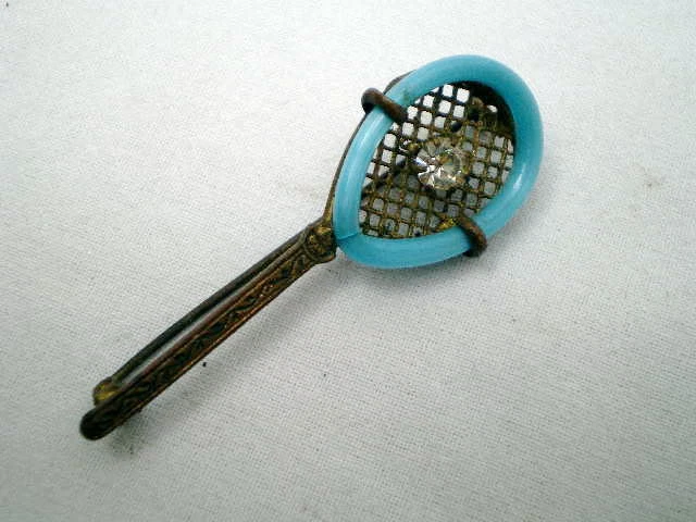 Broche Ancienne UBIO Plaquée Or - Motif Sport Huilier, Cordes, Raquette De Tennis - Pierre D'agate - Bon état D'usage