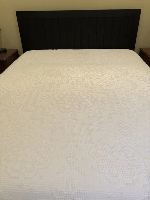 VTG Morgan-Jones White Popcorn Floral Chenille Bedspread Fringe 78”x115” Cutter?