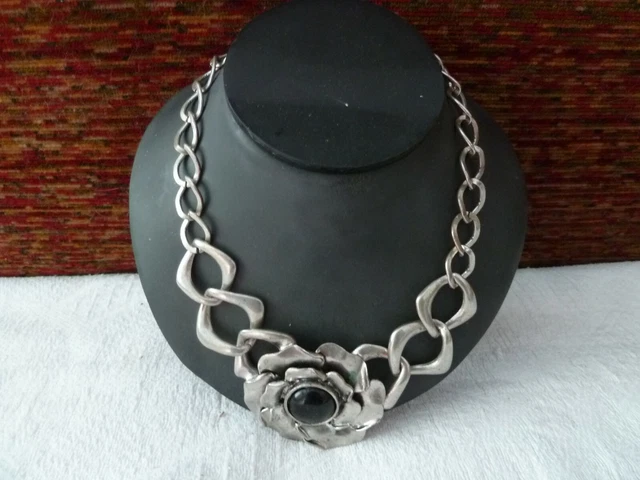 Collier Belle Paris Avec Pendentif Intaille – Bijou élégant Occasion