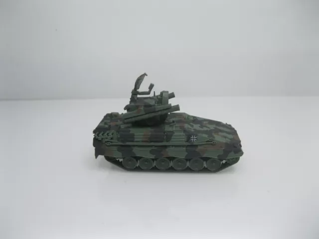 Roco Minitanks -H0 1:87- Bundeswehr - FlaRak Panzer- Roland  - tarn gesupert