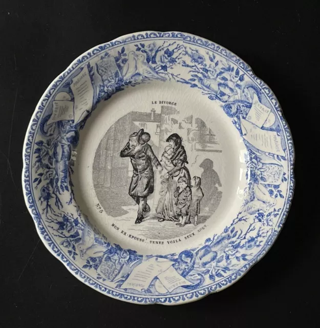 Assiette Creil et Montereau XIX ème Le Divorce bleu et grisaille N5