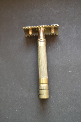 @@@ ANCIEN RASOIR MANUEL TBE- @@@ - 5 GILLETTE MADE IN U.SA 