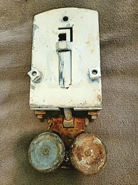 Antique Single Cannonball Barn Door Roller Hanger And Bracket
