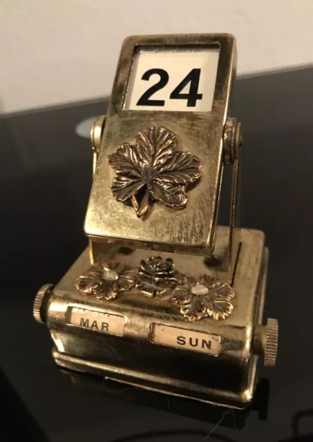 Vintage Perpetual Flip Desk Calendar Gold Tone With Oak Leaf Cluster. Japan