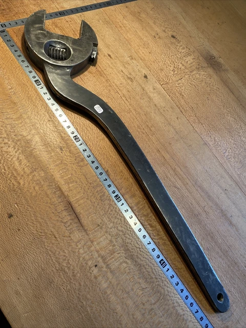 Outils anciens - Clé à molette et pince