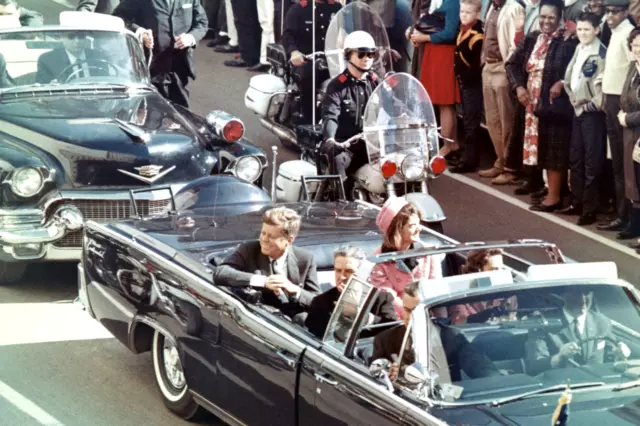 John F. Kennedy & Jackie In Dallas Motorcade Assassination 4X6 Photo Reprint