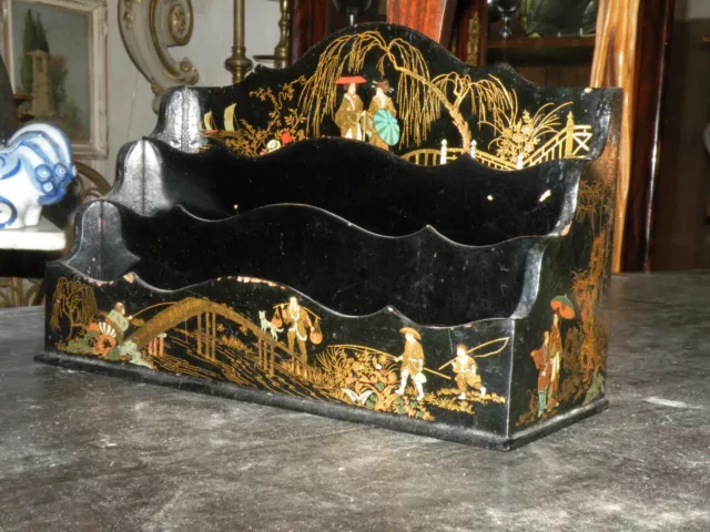 Ancien grand Porte Lettres Napoléon III en Carton Bouilli décor chinois 19ème.