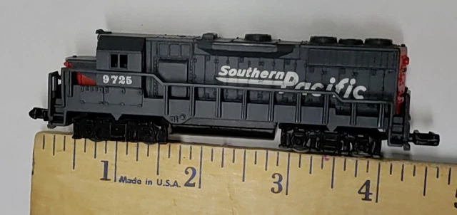 Southern Pacific Locomotive # 9725 Model Train No 418 High Speed N Scale w Box