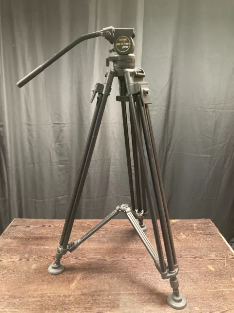 Cartoni action pro Tripod with fluid head and case MISSING CAMERA MOUNTING PLATE