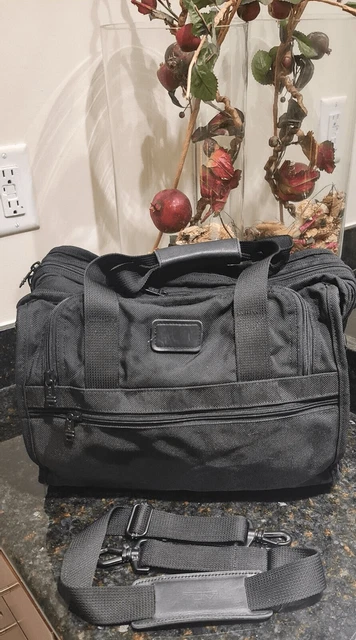 Tumi Alpha 221D3 Style Duffle / Carry On Black Nylon & Leather Expandable Exc.